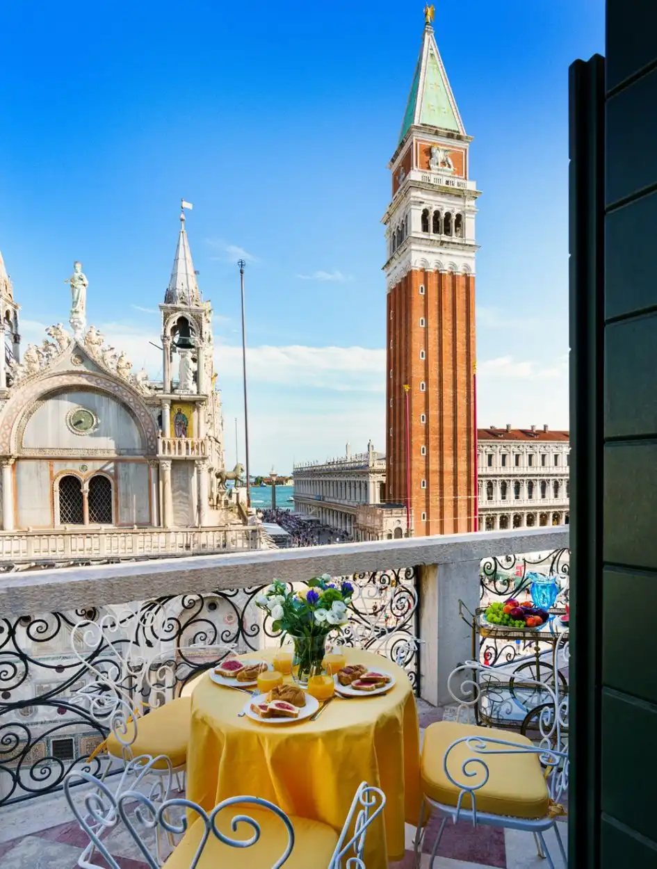 Sophisticated Italian apartments, offering reliable service and professional comfort.