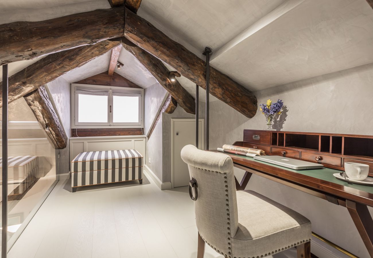 Ferienwohnung in Venedig - La Marchesa Luxury Apartment with Terrace Ferienwohnung in Venedig - La Marchesa Luxury Apartment with Terrace