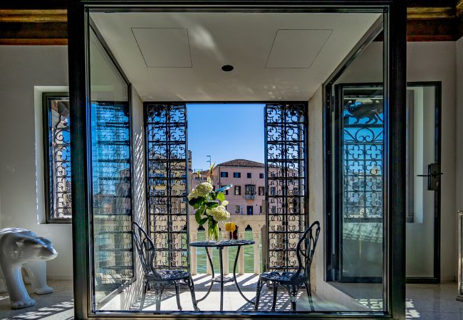  in Venezia - La Loggia Grand Canal