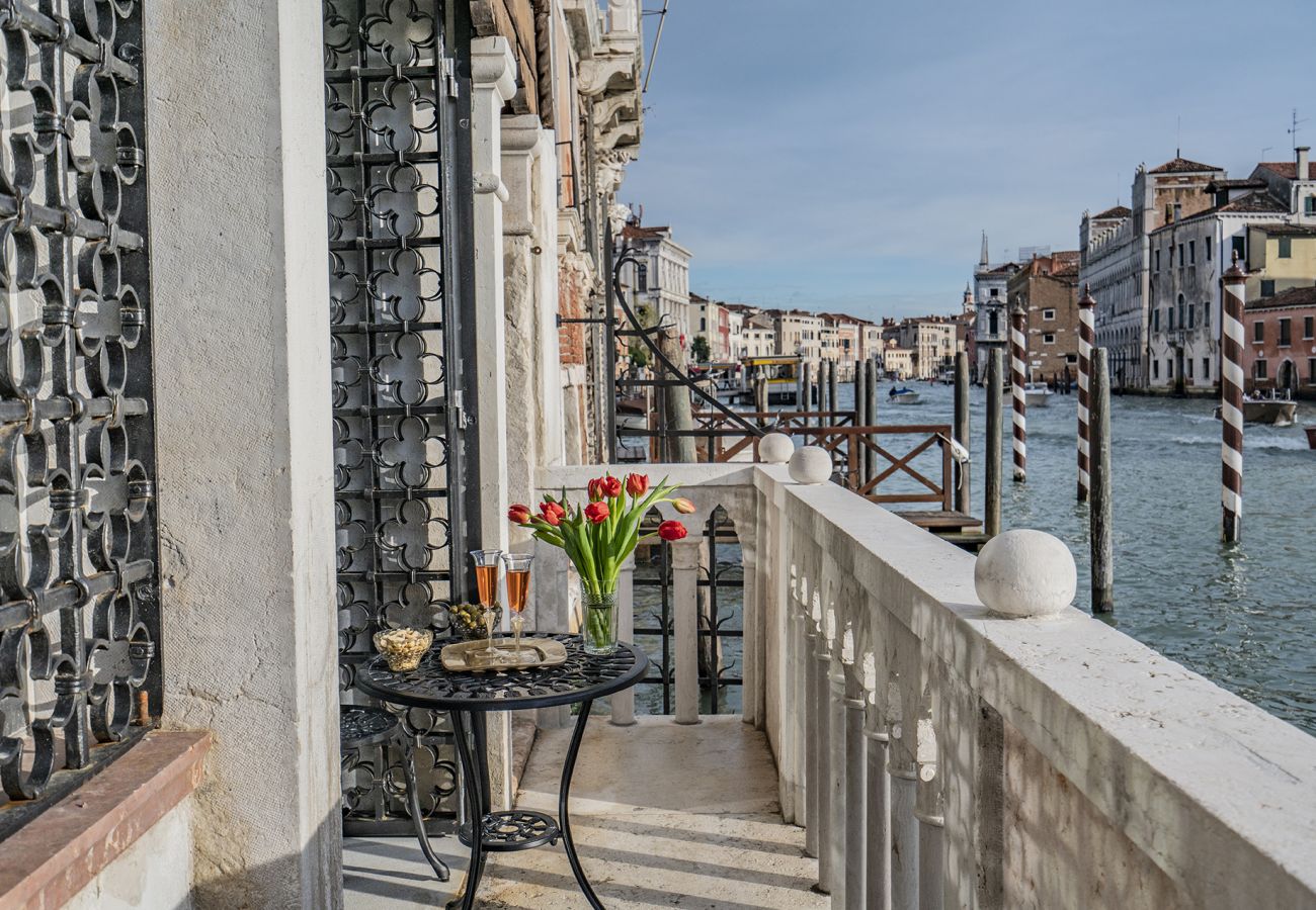 Ferienwohnung in Venedig - La Loggia Grand Canal Ferienwohnung in Venedig - La Loggia Grand Canal