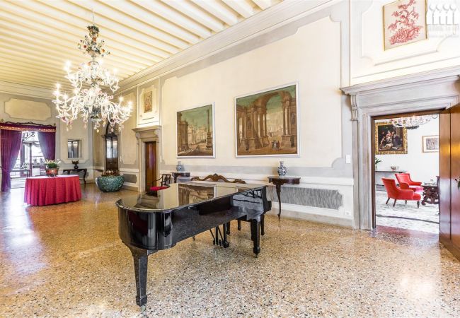 Apartment in Venezia - Palazzo Loredan Dell'Ambasciatore Apartment in Venezia - Palazzo Loredan Dell'Ambasciatore
