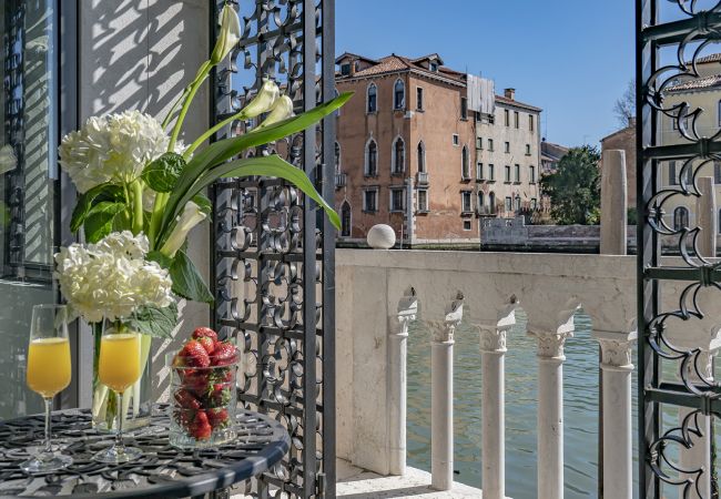 Apartment in Venice - La Loggia Grand Canal Apartment in Venice - La Loggia Grand Canal