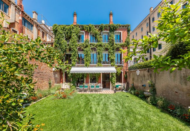 Villa/Dettached house in Venezia - Casetta Rossa