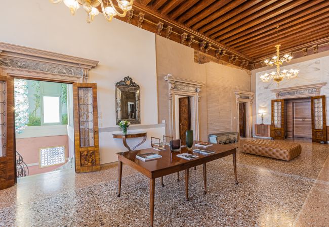 Apartment in Venezia - Palazzo Angelo Piano Nobile Apartment in Venezia - Palazzo Angelo Piano Nobile