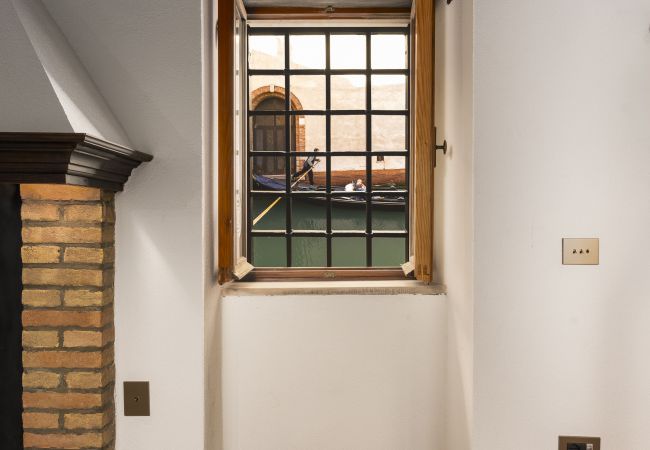 Apartment in Venice - The Yacht House Canal View Apartment in Venice - The Yacht House Canal View