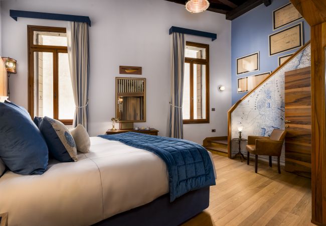 Apartment in Venice - The Yacht House Canal View Apartment in Venice - The Yacht House Canal View