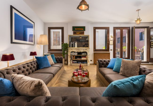 Apartment in Venice - The Yacht House Canal View Apartment in Venice - The Yacht House Canal View