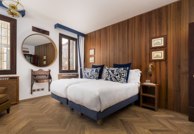 Apartment in Venice - The Yacht House Canal View Apartment in Venice - The Yacht House Canal View