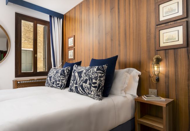 Apartment in Venice - The Yacht House Canal View Apartment in Venice - The Yacht House Canal View