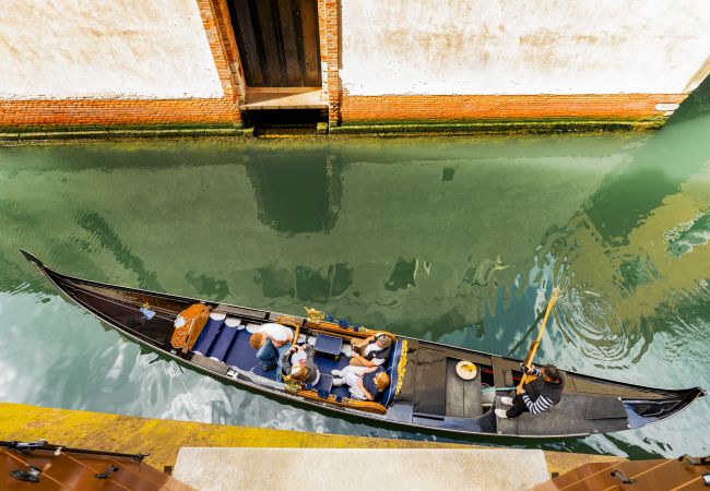 Apartment in Venice - The Yacht House Canal View Apartment in Venice - The Yacht House Canal View