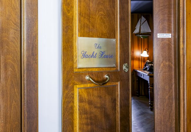 Apartment in Venice - The Yacht House Canal View Apartment in Venice - The Yacht House Canal View