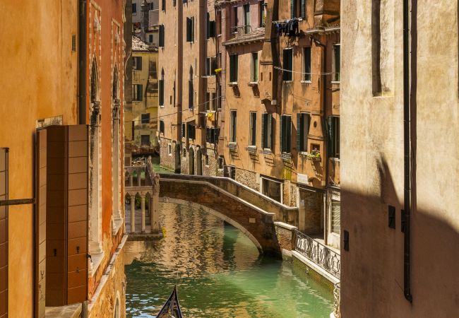 Apartment in Venice - The Yacht House Canal View Apartment in Venice - The Yacht House Canal View