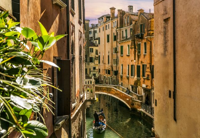 Apartment in Venice - The Yacht House Canal View Apartment in Venice - The Yacht House Canal View