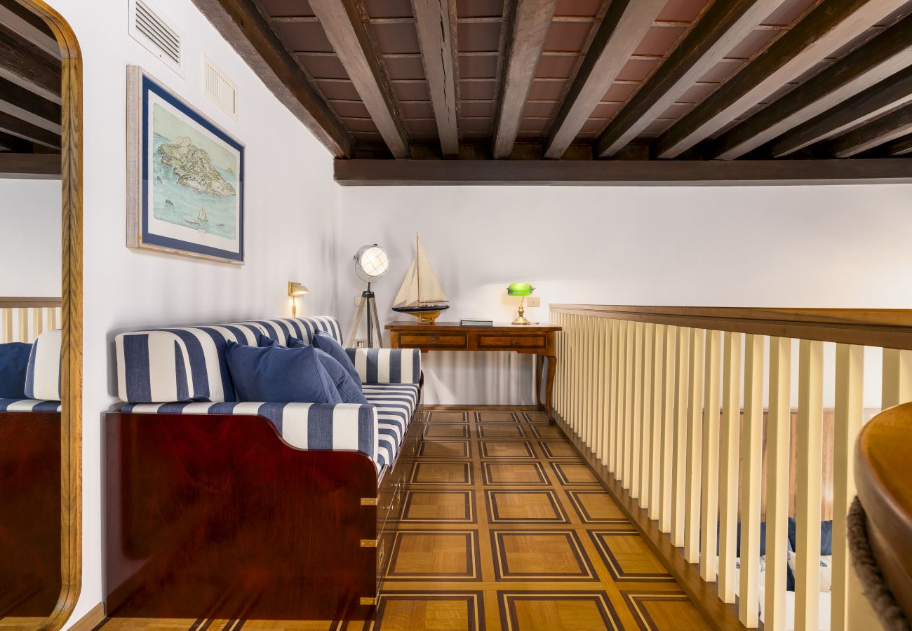 Apartment in Venice - The Yacht House Canal View Apartment in Venice - The Yacht House Canal View