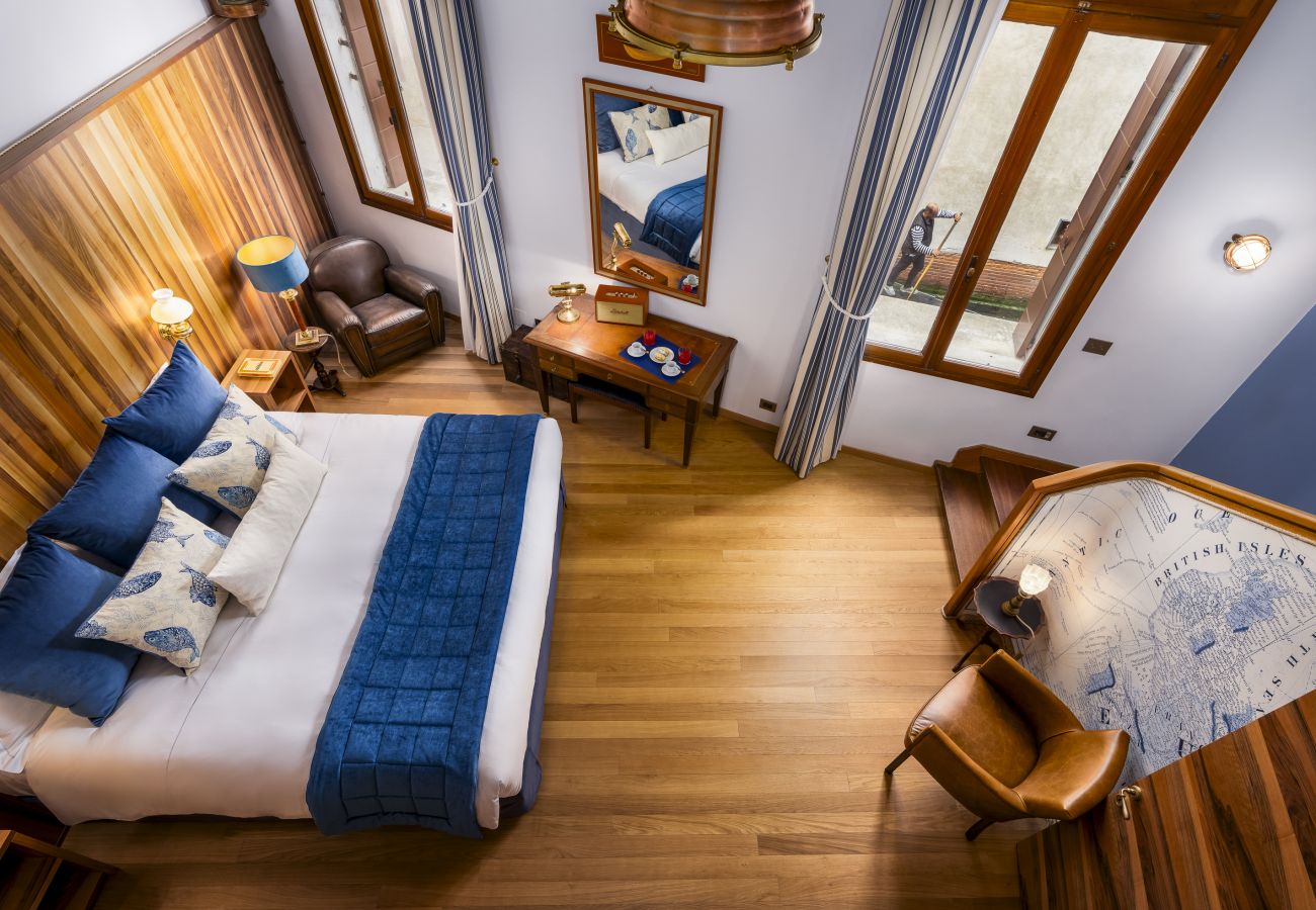 Apartment in Venice - The Yacht House Canal View Apartment in Venice - The Yacht House Canal View