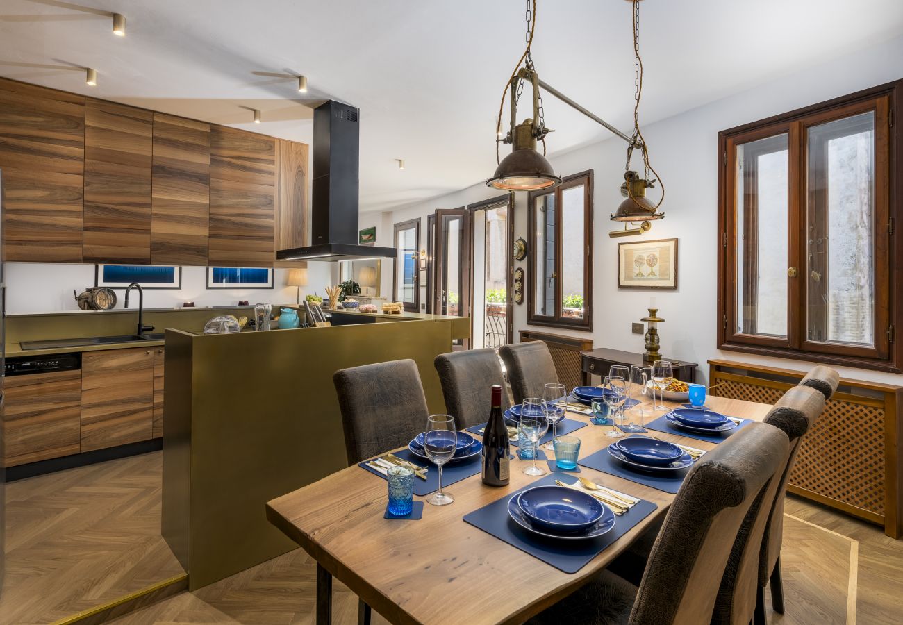 Apartment in Venice - The Yacht House Canal View Apartment in Venice - The Yacht House Canal View